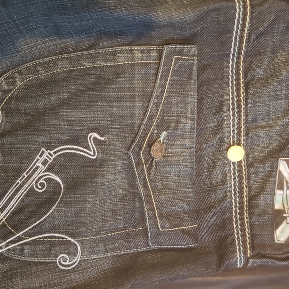 ARTFUL  DOGGER - Picture 3 of 5